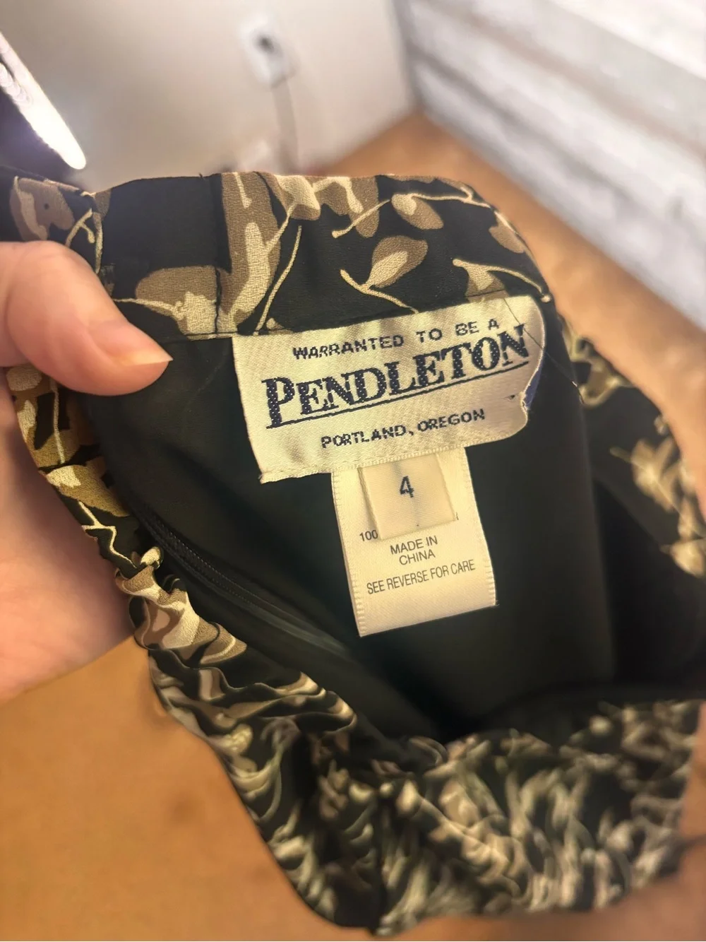 Pendleton 90s vintage leaf print Women's Black Floral Midi Skirt sz 4